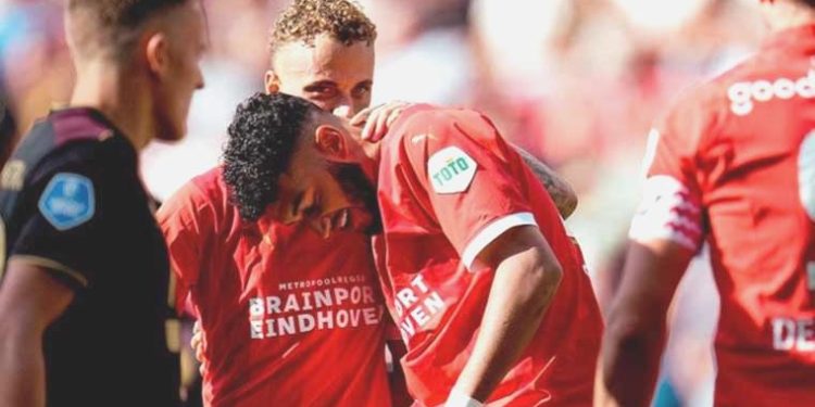 PSV Eindhoven döneme üç puanla giriş yaptı!