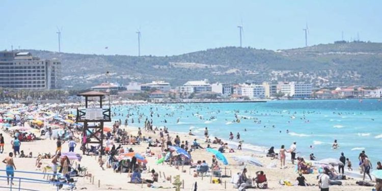 Reaksiyonlar giderek büyüyor: ‘Beach club’lara giriş 300 TL’den başlıyor