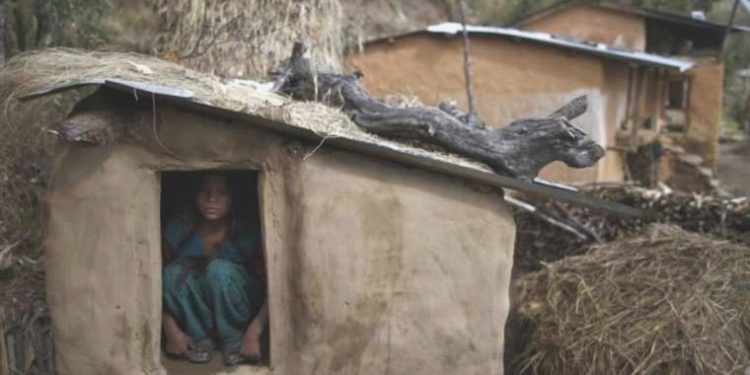 Regl olduğu için kulübeye kapatılan kız hayatını kaybetti