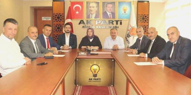 Rize’de AKP’li 5 ilçe lideri istifa etti