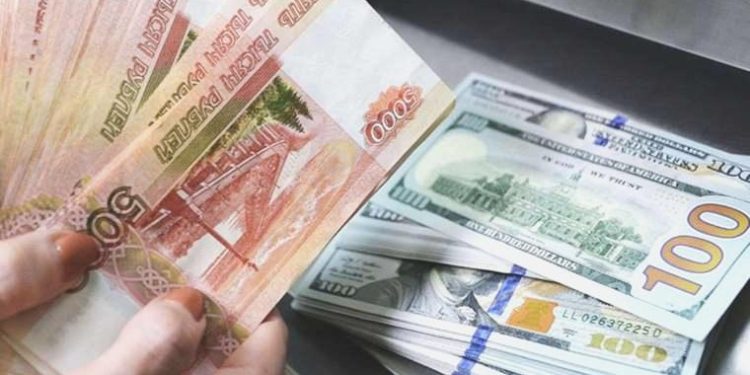 Ruhsal eşik kırıldı: Dolar ruble paritesi Mart 2022’den bu yana birinci sefer 100’ü geçti