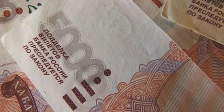 Rus rublesinde kıymet kaybı sürüyor