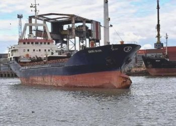 Rus savaş gemisi Karadeniz’de kuru yük gemisine ikaz ateşi açtı