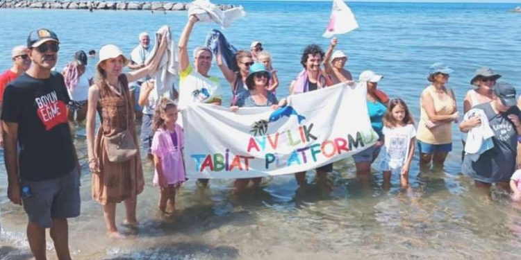 ‘Sahiller Halkındır’ hareketi Ayvalık’ta da ses buldu