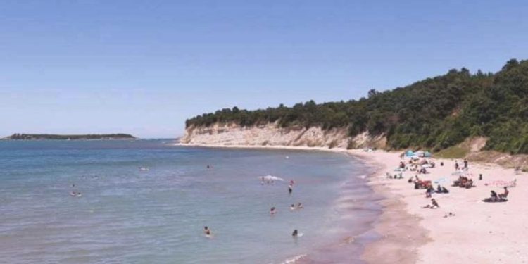 Sarıyer’de olumsuz hava şartları nedeniyle denize girmek yasaklandı