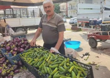 Semt pazarında emekli yurttaş isyan etti: ‘İnsansın canın istiyor, tek tek de satmıyorlar’