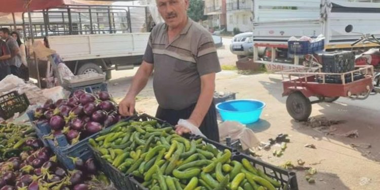 Semt pazarında emekli yurttaş isyan etti: ‘İnsansın canın istiyor, tek tek de satmıyorlar’