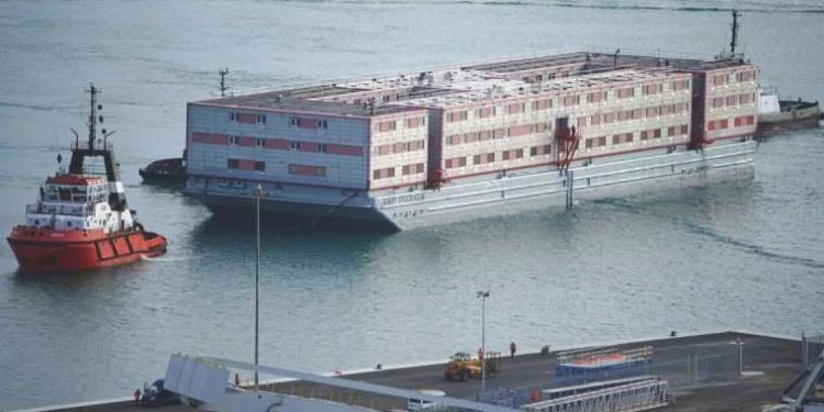 Sığınmacı gemisi bakteri nedeniyle boşaltıldı