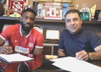Sivasspor, Aaron Appindangoye ile uzattı!