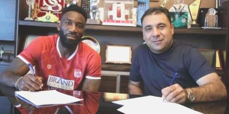 Sivasspor, Aaron Appindangoye ile uzattı!