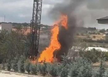 Su ararken gaz borusunu patlattılar: Alan alev alev yandı