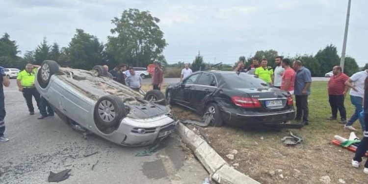 Takla atan araba, öteki arabaya çarptı: 2 kişi yaralandı!