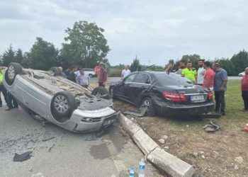 Takla atan araba, öteki arabaya çarptı: 2 kişi yaralandı!