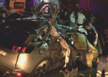 TEM Otoyolu’nda makas atan cip hafriyat kamyonuna çarptı: 2 yaralı