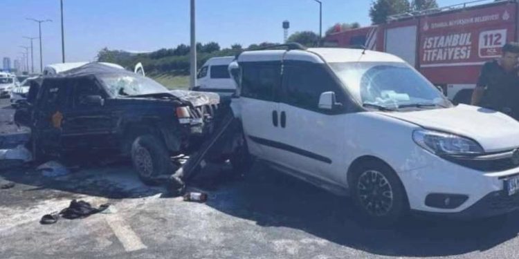 TEM’de zincirleme kaza: 3 kişi yaralandı!