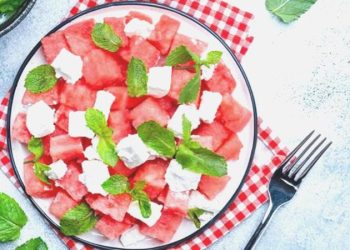 Uzmanlardan susuzluğa ve sindirime ‘karpuz’ önerisi