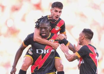 Vallecano galibiyetle başladı