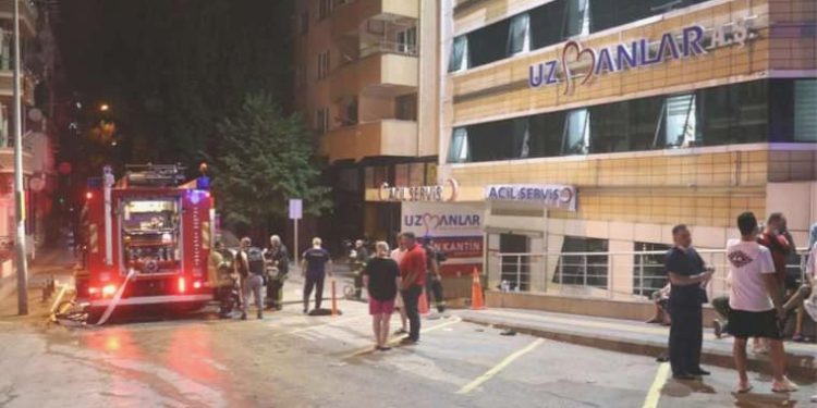 Yalova’da özel hastane yangın paniği: 61 hasta sevk edildi