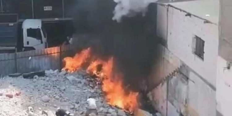 Yangına bir garip müdahale: Biri taş attı, oburu rüzgarla savaştı