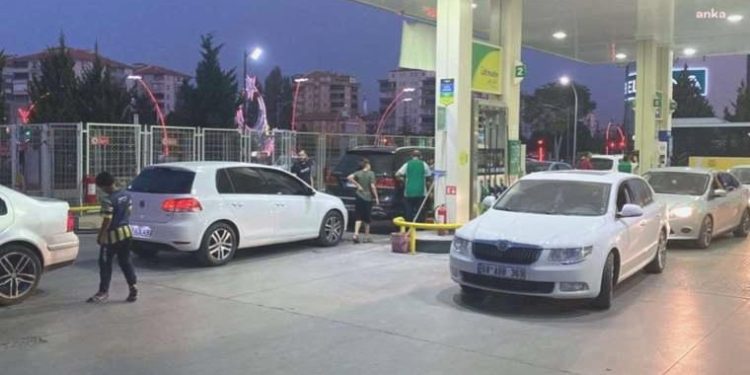 Yurttaştan akaryakıt artırımı isyanı: ‘Akaryakıt almaya mı geliyoruz vergi dairesine mi geliyoruz’