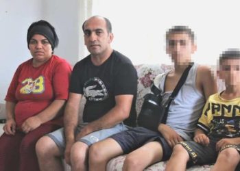 Zelzele sarstı, kaza yıktı: ‘Kıyafetimiz bile kalmadı’