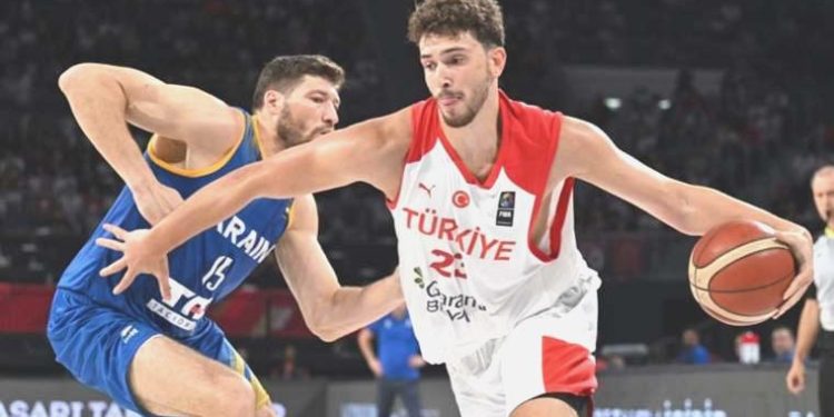 12 Dev Adam final için alana çıkıyor