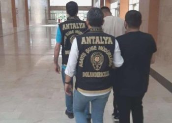 28 milyonluk vurgun! Kendilerini polis ve savcı olarak tanıttılar