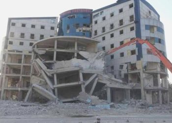 8 katlı hastane ikinci denemede yerle bir oldu