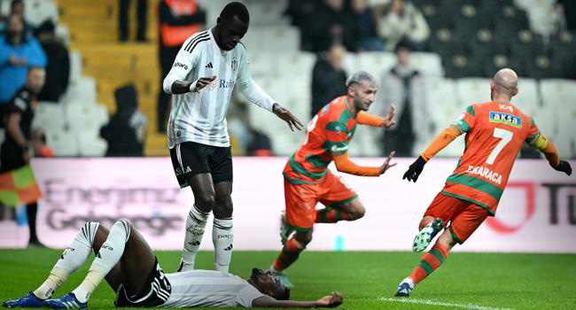 Beşiktaş evinde Alanyaspor’a mağlup oldu