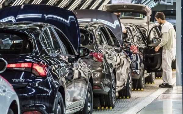 Dev otomotiv firmaları önümüzdeki yıl ABD’de hem elektrikli hem hibrit SUV’larla yarışacak