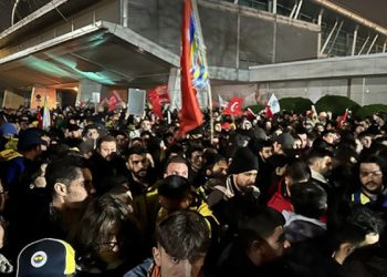 Galatasaray ve Fenerbahçe’ye coşkulu karşılama