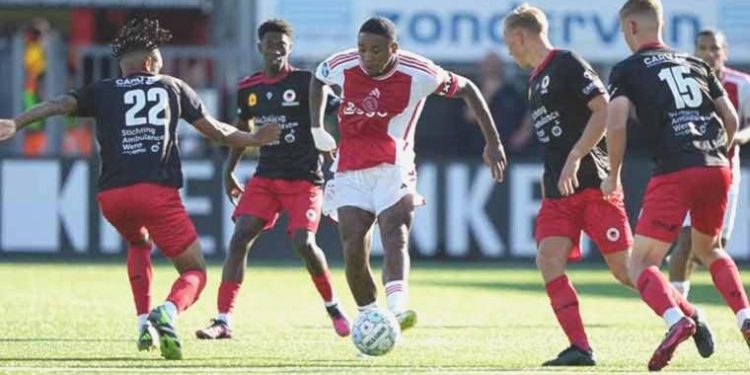 Ajax deplasmanda yara aldı!