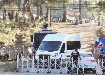 Akbelen’de araçlara park cezası kesildi