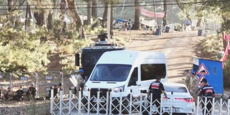 Akbelen’de araçlara park cezası kesildi