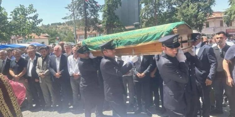 AKP’li belediye lideri son seyahatine uğurlandı