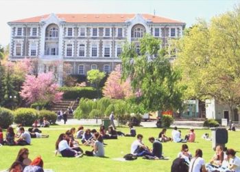 AKP’li Külünk ‘kayıtsız’ kalamadı! ‘Bu tezler tüm üniversite etraflarının lisanında…’