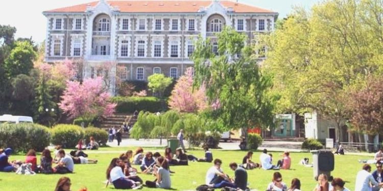 AKP’li Külünk ‘kayıtsız’ kalamadı! ‘Bu tezler tüm üniversite etraflarının lisanında…’