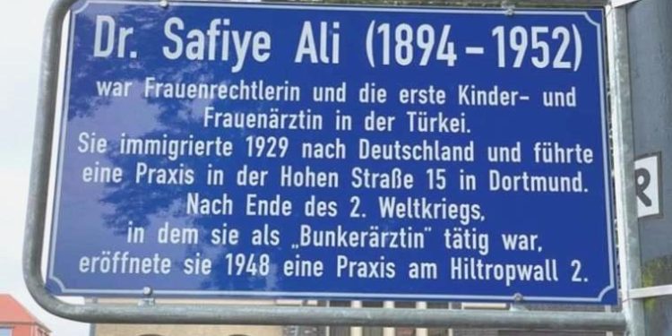 Almanya’da bir sokağa Türkiye’nin birinci bayan hekimi Safiye Ali’nin ismi verildi