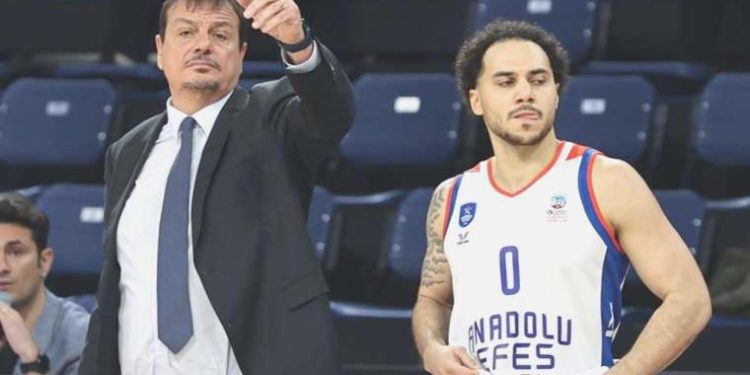 Anadolu Efes’ten Ergin Ataman’a Shane Larkin cevabı