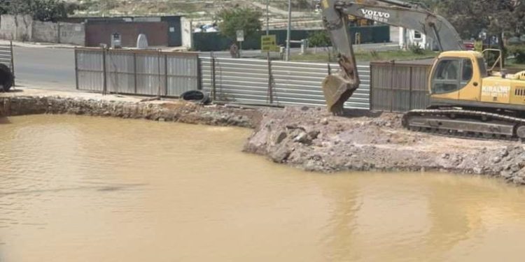 Ataşehir’de inşaat sırasında su borusu patladı!