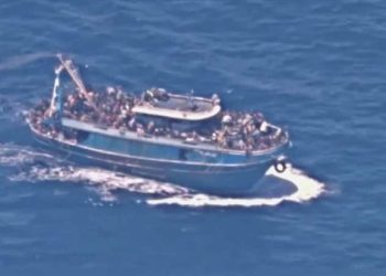 Ayvalık açıklarında 18 sistemsiz göçmen yakalandı