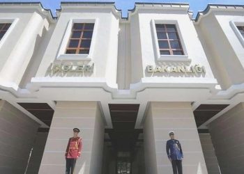 Bakan Yerlikaya yargı kararlarını uyguluyor: İçişleri Bakanlığı’ndan vazifeye iadeler