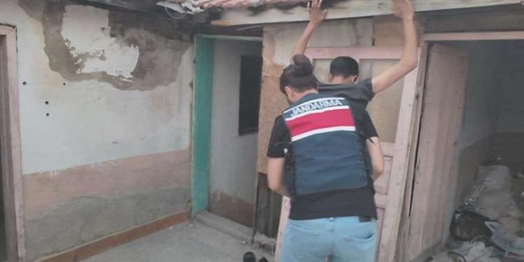 Çiftlik meskenine baskın: El ve ayaklarını bağlayıp gasbettiler
