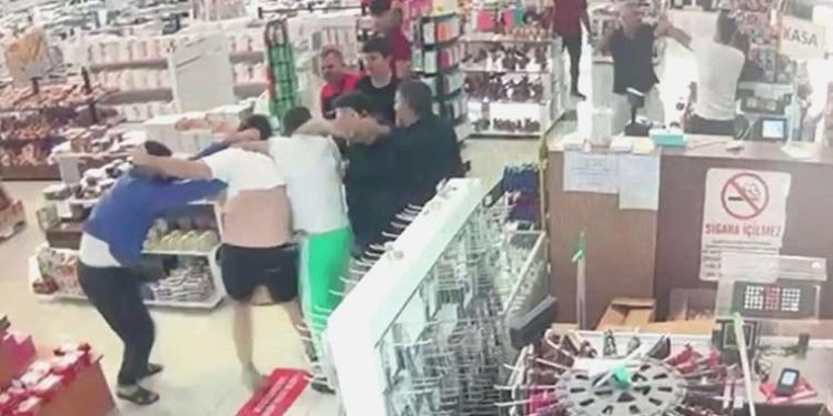 Dinlenme tesisinde ‘ücretsiz yemek’ arbedesi: 6 yaralı