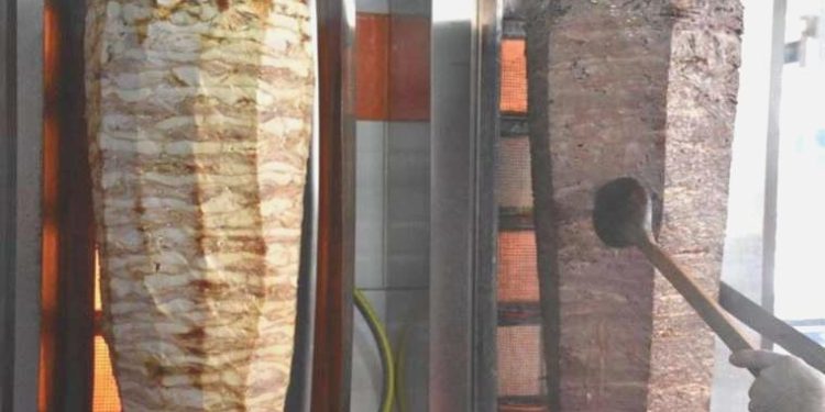 Döner ustasının hukuk zaferi: İşverenin tutanak oyunu mahkemeden döndü