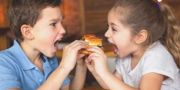 Ebeveynler dikkat! Çocuklarınızı bu besinlerden uzak tutun!