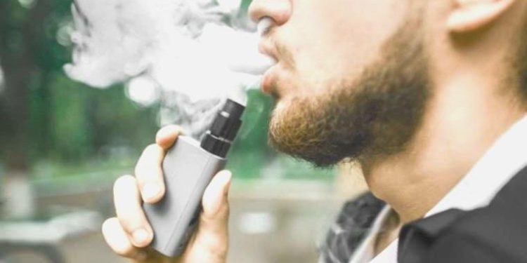 Elektronik sigara kullananlarda teneffüs yolu hastalıklarının riski artıyor