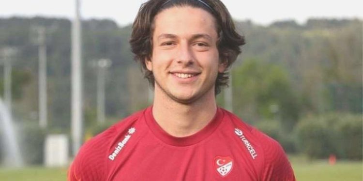 Enis Destan kimdir, kaç yaşında, nereli? Enis Destan hangi gruplarda oynadı?