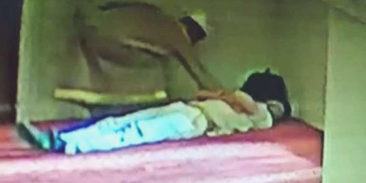 Evvel imamın cübbesini giydi, sonra hırsızlık yaptı