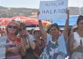 Foça’da kıyı işgaline yönelik ‘havlulu’ protesto